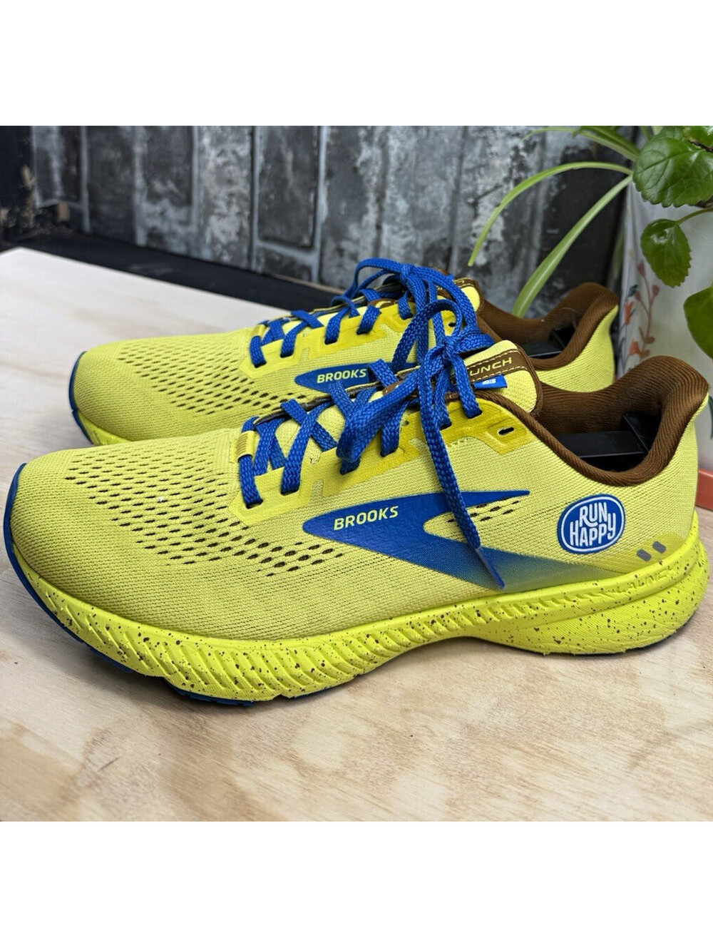 Brooks Adrenaline GTS 9 women Yellow/Blue Solid Low Top Lace-Up Mesh Sneaker